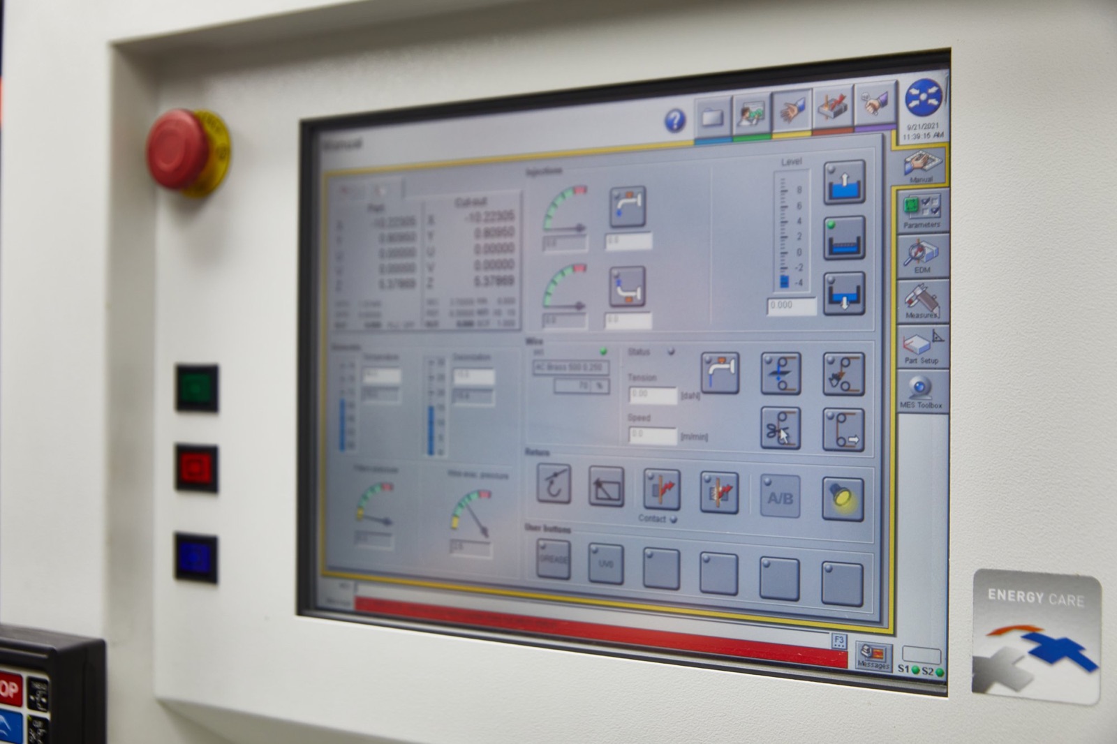 Machine control panel monitoring the extrusion process