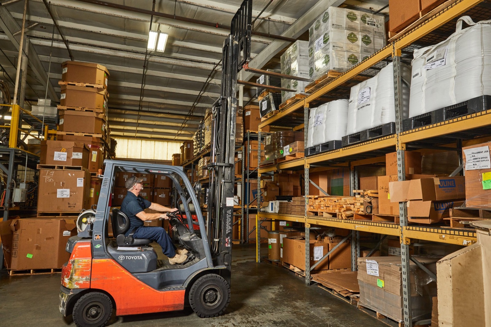 Material inventory aisle