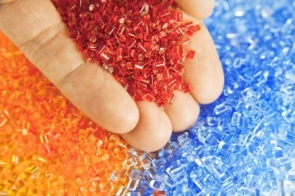 Colored thermoplastic resin pellets